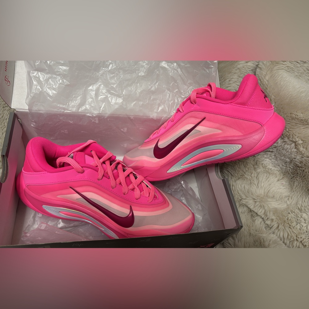 Nike Women's Vibrant Pink Sneakers. NEW!!